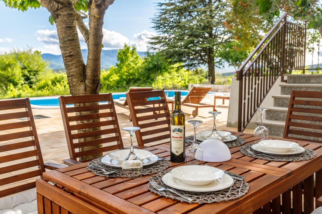 Вилла Casa Di Oliva-House With Heated Pool & Jacuzzi In Trilj, Croatia Экстерьер фото