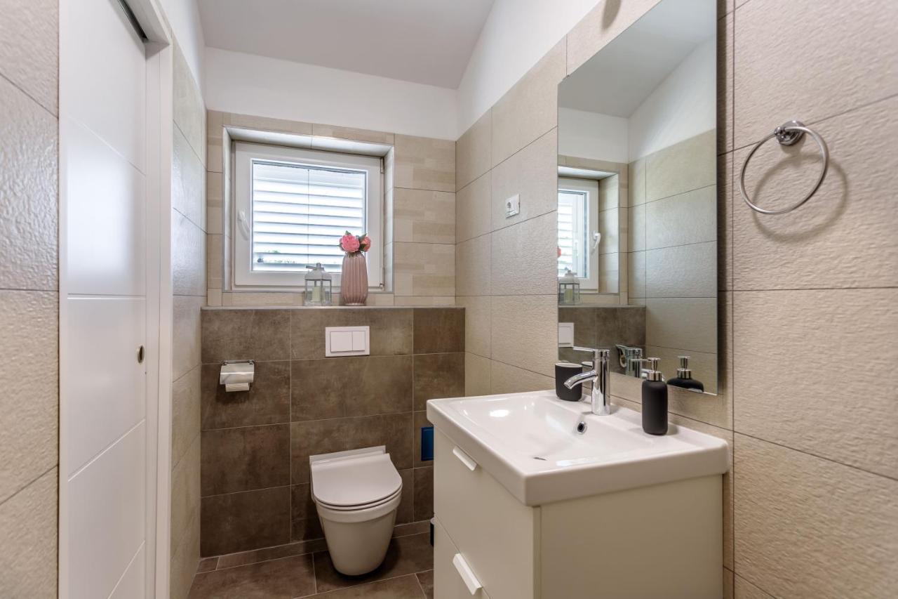 Вилла Casa Di Oliva-House With Heated Pool & Jacuzzi In Trilj, Croatia Экстерьер фото