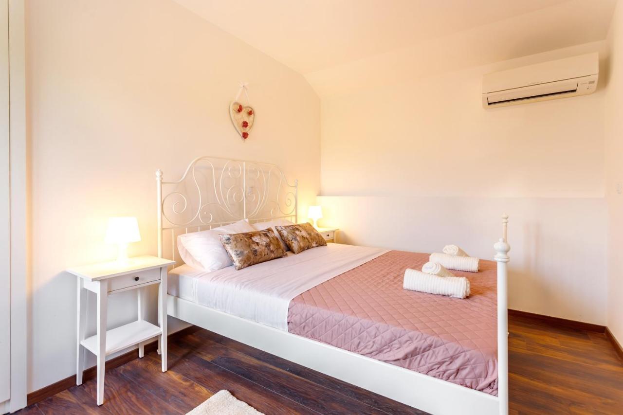 Вилла Casa Di Oliva-House With Heated Pool & Jacuzzi In Trilj, Croatia Экстерьер фото