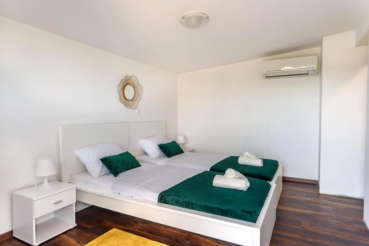 Вилла Casa Di Oliva-House With Heated Pool & Jacuzzi In Trilj, Croatia Экстерьер фото