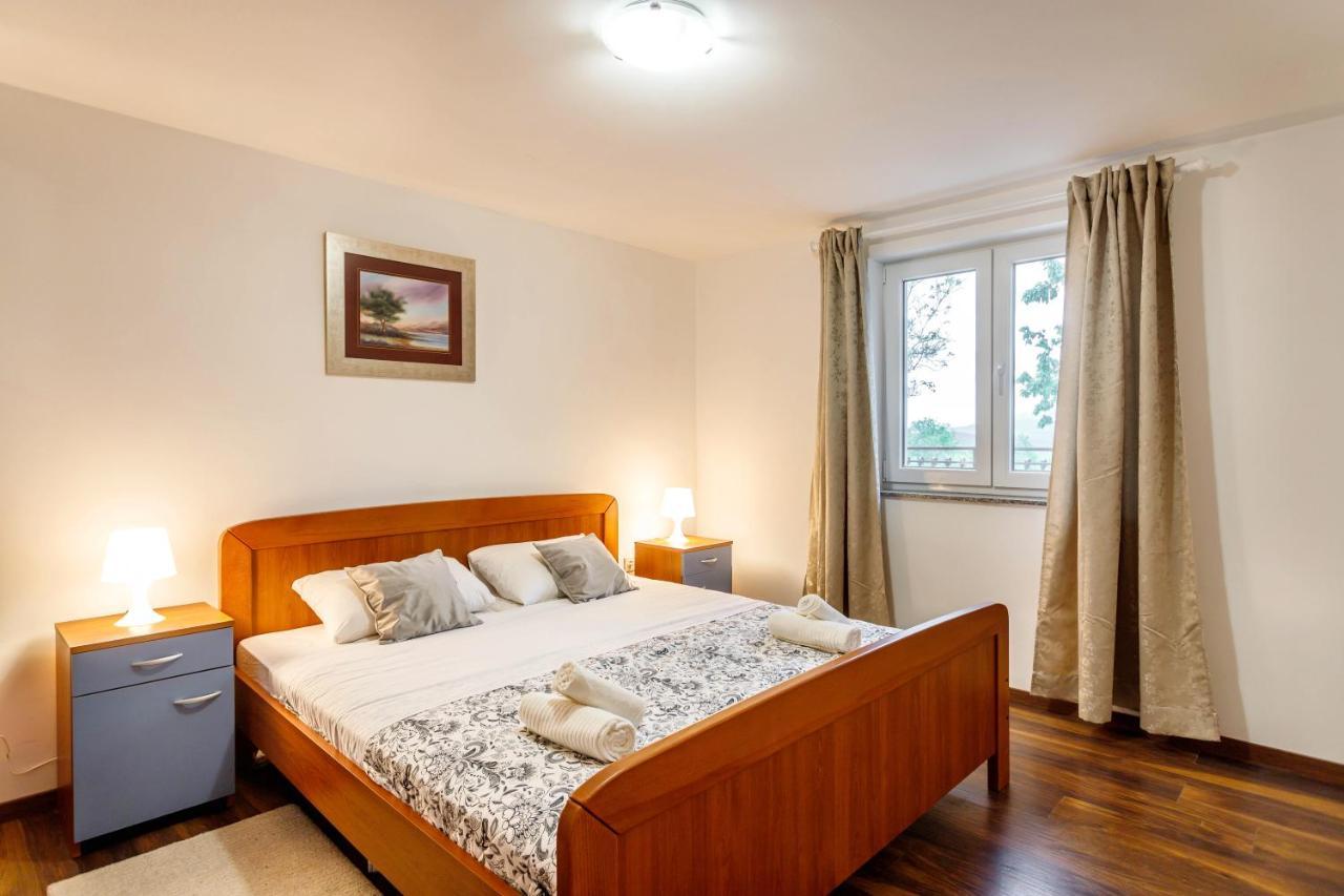 Вилла Casa Di Oliva-House With Heated Pool & Jacuzzi In Trilj, Croatia Экстерьер фото