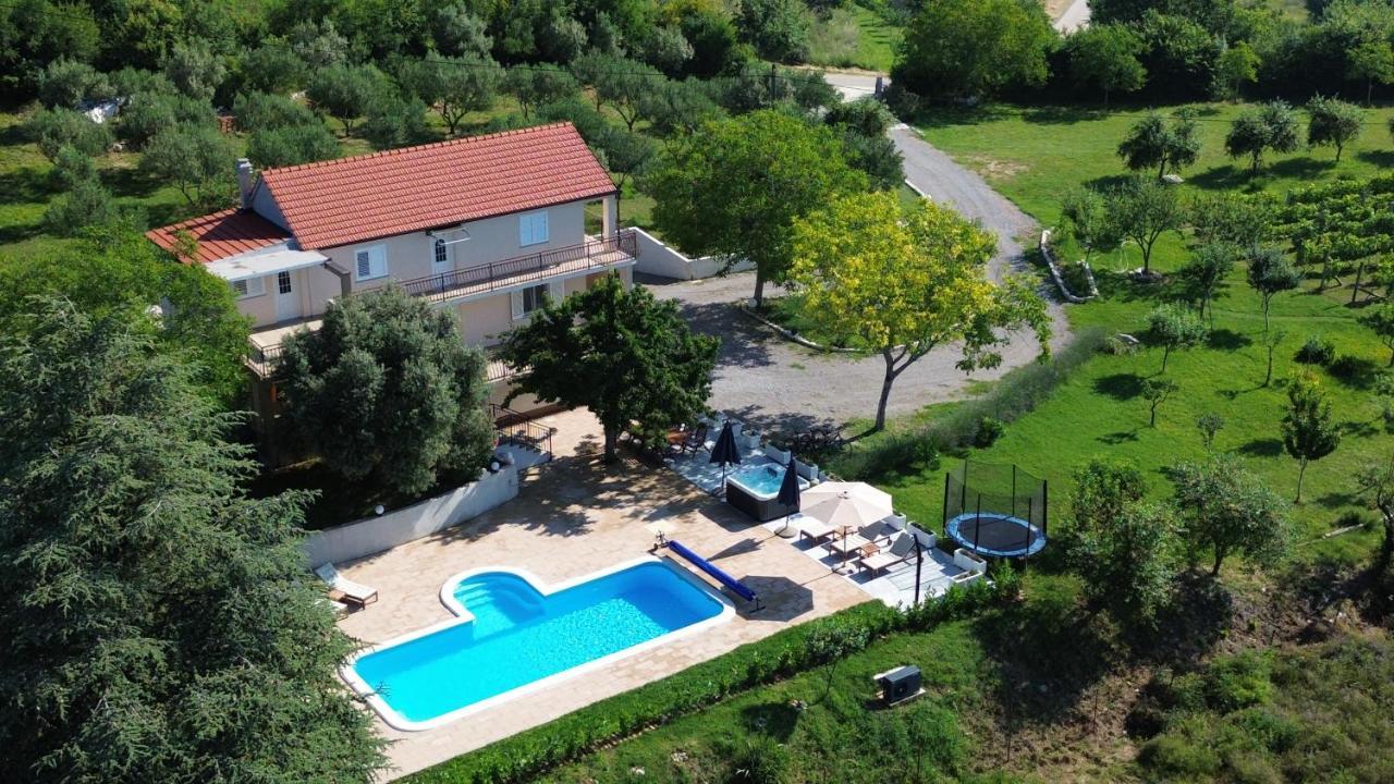 Вилла Casa Di Oliva-House With Heated Pool & Jacuzzi In Trilj, Croatia Экстерьер фото