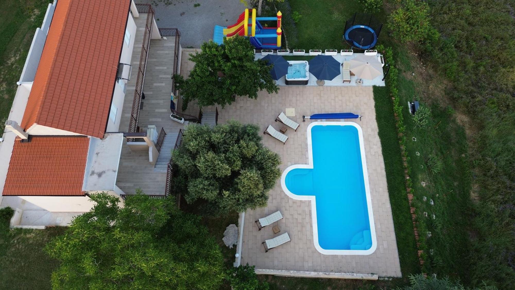 Вилла Casa Di Oliva-House With Heated Pool & Jacuzzi In Trilj, Croatia Экстерьер фото